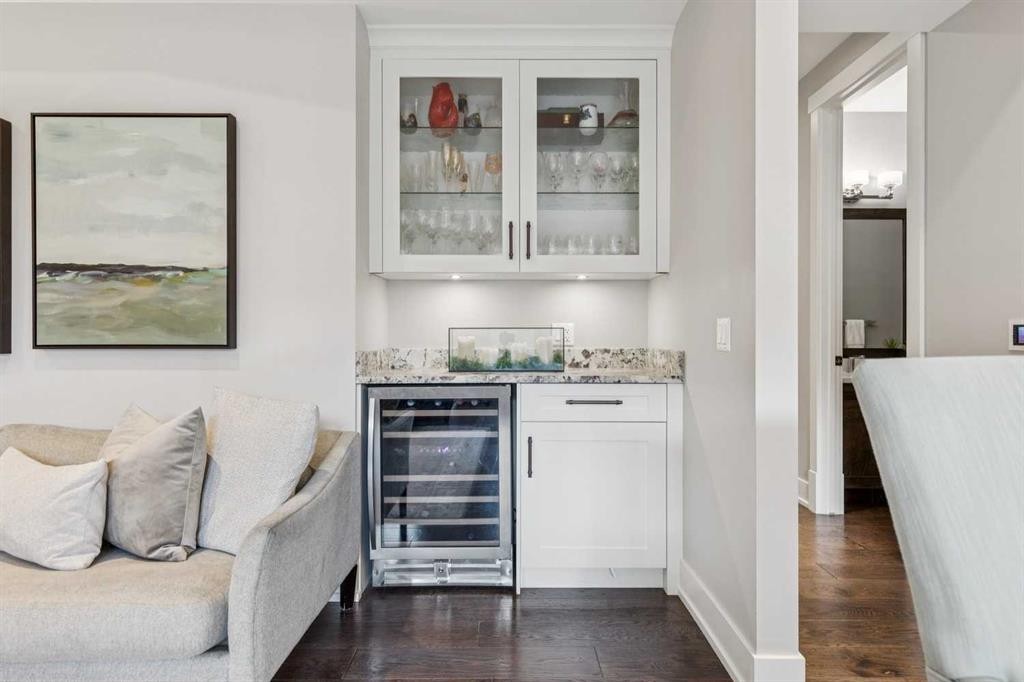 419 47 Avenue Sw, Calgary, AB - Indoor