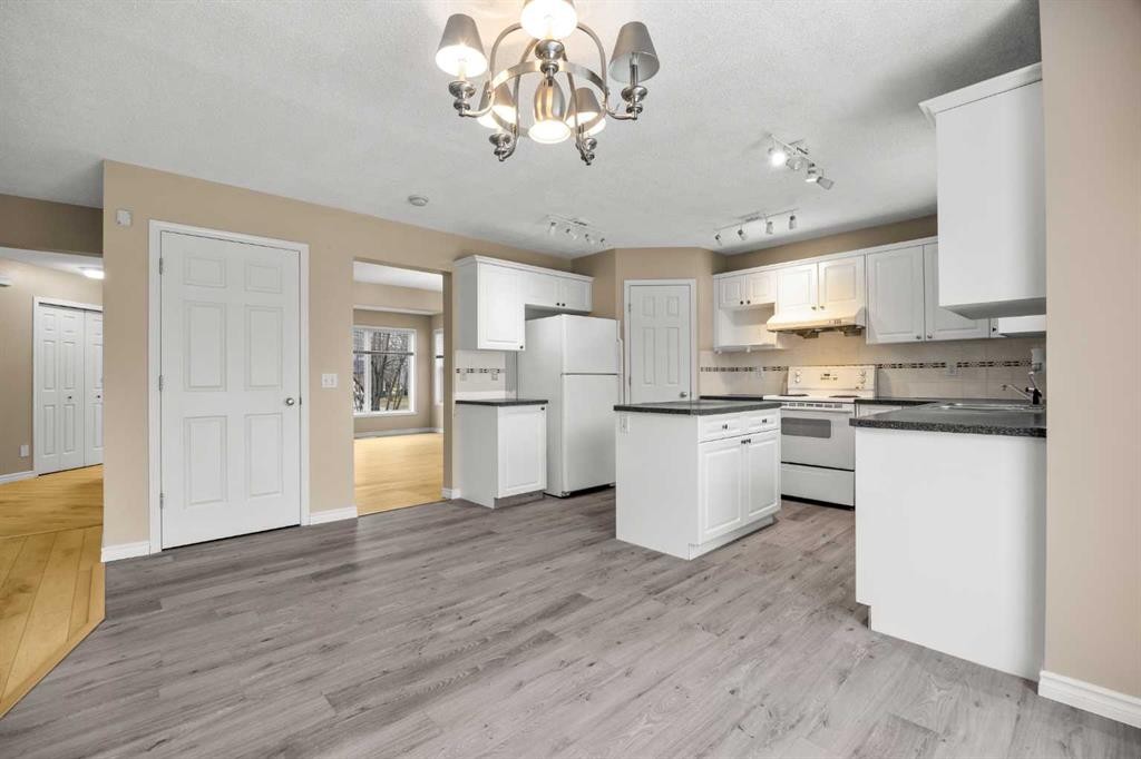 635 Panorama Hills Drive Nw, Calgary, AB - Indoor Photo Showing Kitchen