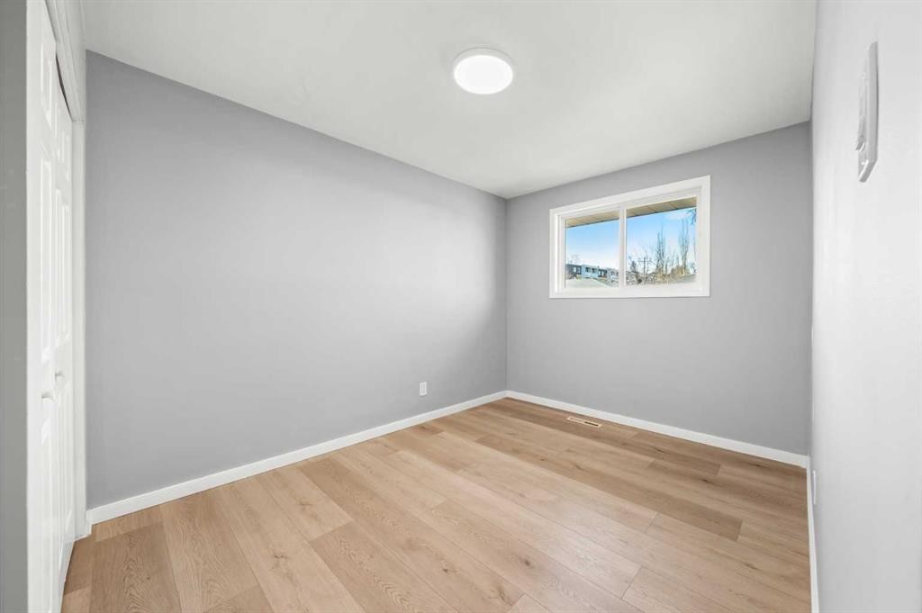 4520 Greenview Drive Ne, Calgary, AB - Indoor Photo Showing Other Room