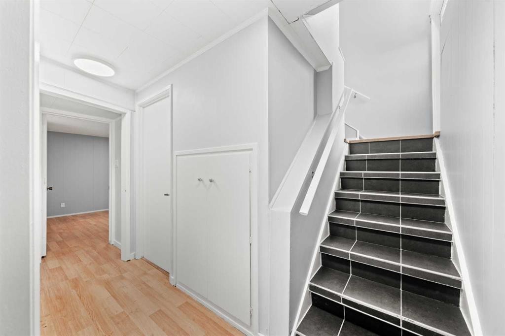 4520 Greenview Drive Ne, Calgary, AB - Indoor Photo Showing Other Room