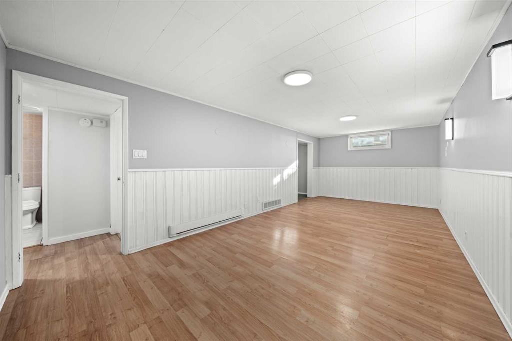 4520 Greenview Drive Ne, Calgary, AB - Indoor Photo Showing Other Room