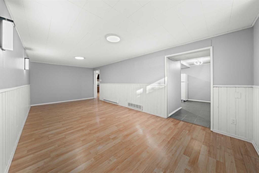 4520 Greenview Drive Ne, Calgary, AB - Indoor Photo Showing Other Room