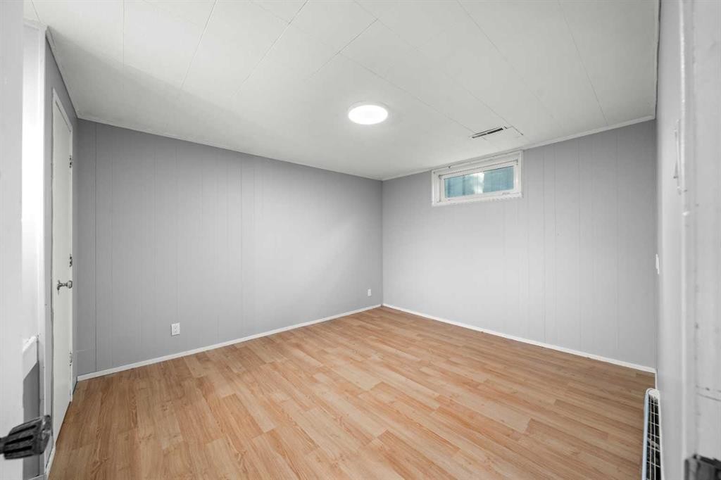 4520 Greenview Drive Ne, Calgary, AB - Indoor Photo Showing Other Room