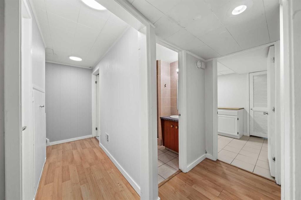 4520 Greenview Drive Ne, Calgary, AB - Indoor Photo Showing Other Room