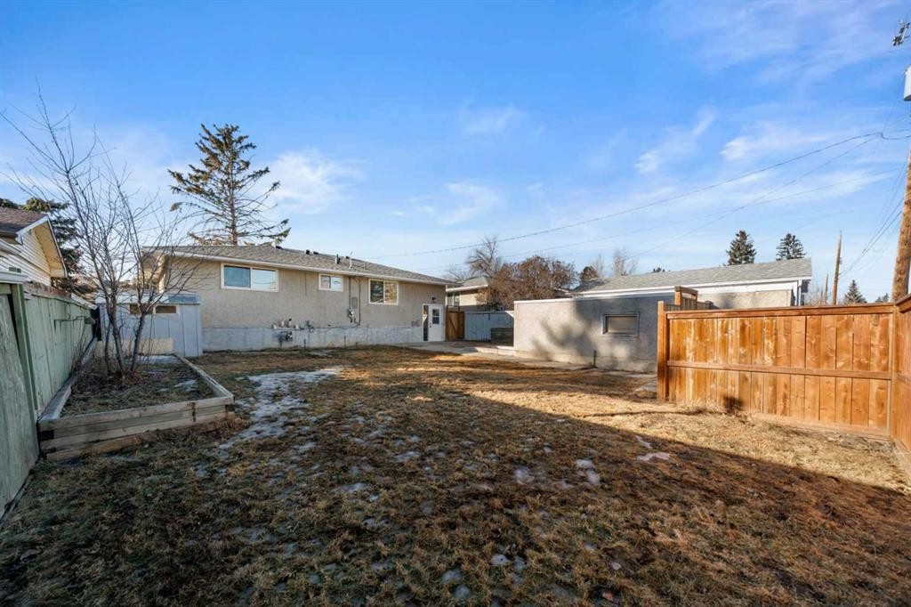 4520 Greenview Drive Ne, Calgary, AB - Outdoor