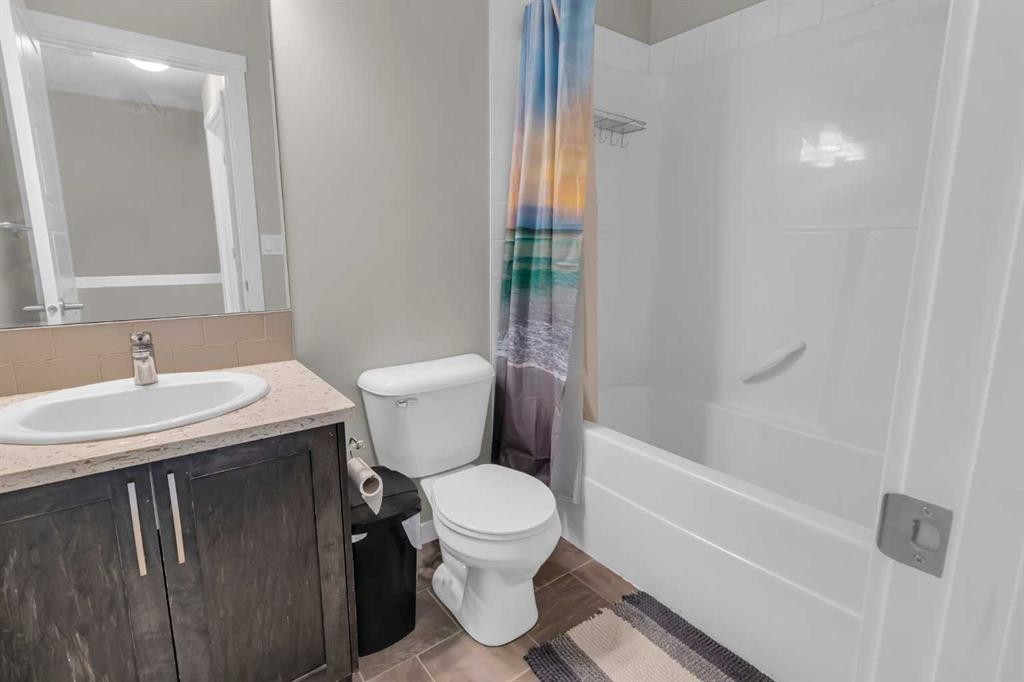 142 Red Embers Gate Ne, Calgary, AB - Indoor Photo Showing Bathroom