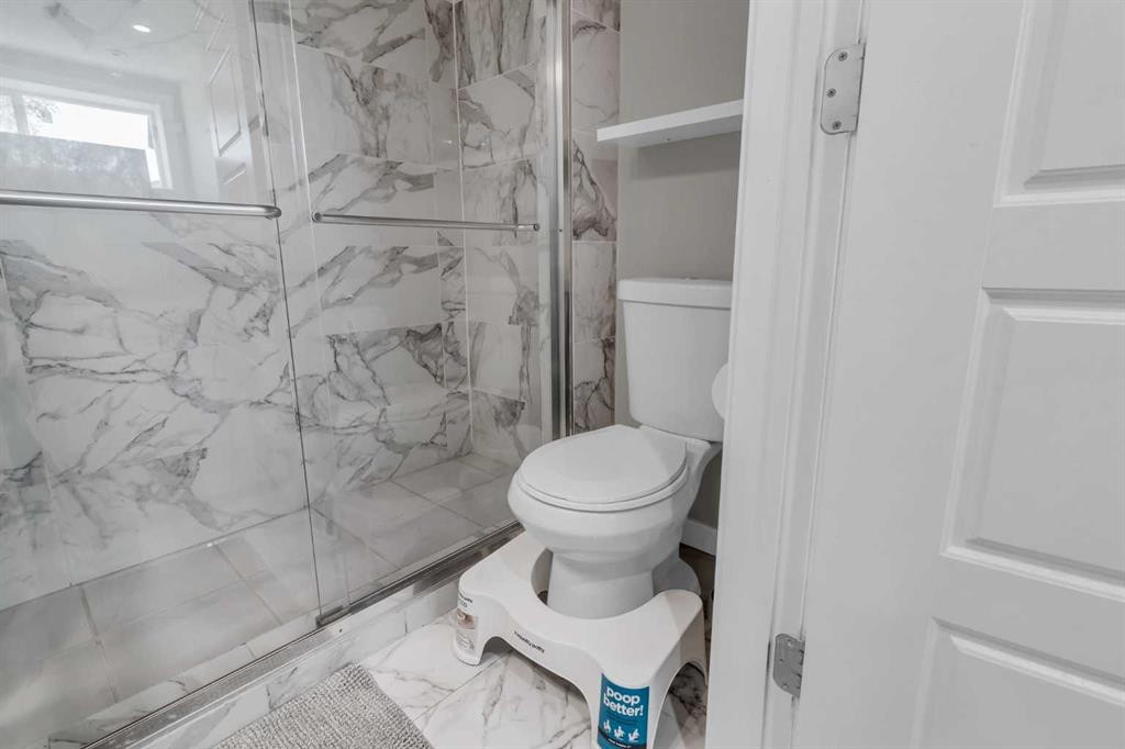 142 Red Embers Gate Ne, Calgary, AB - Indoor Photo Showing Bathroom