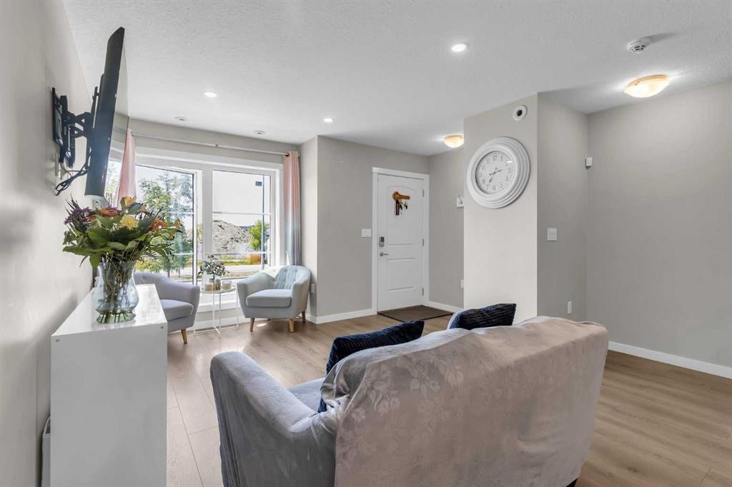 142 Red Embers Gate Ne, Calgary, AB - Indoor