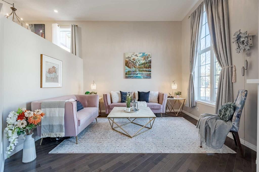 41 Covebrook Close Ne, Calgary, AB - Indoor Photo Showing Living Room