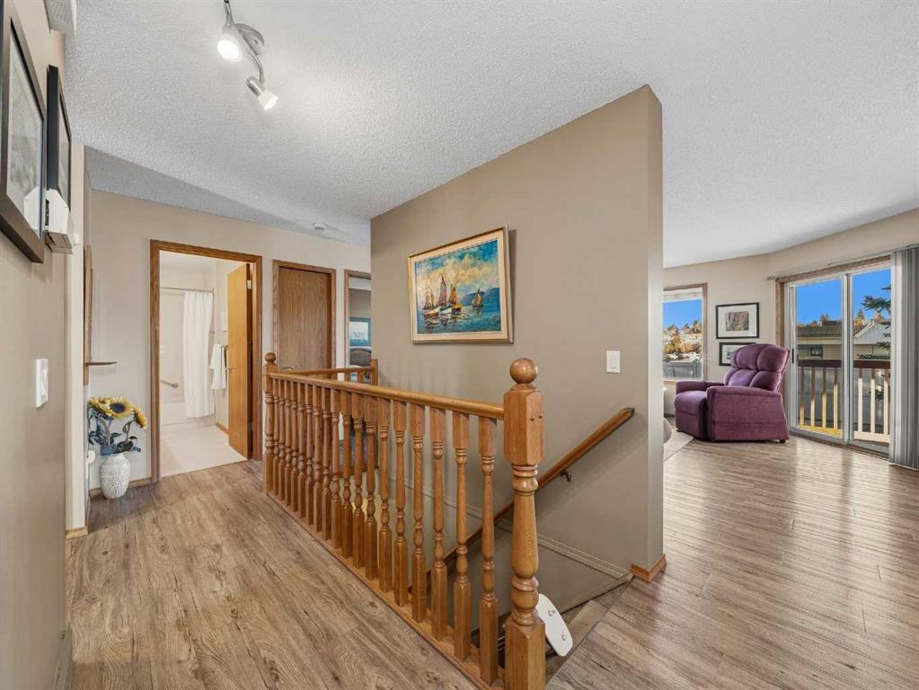 12 Deer Ridge Close Se, Calgary, AB - Indoor Photo Showing Other Room
