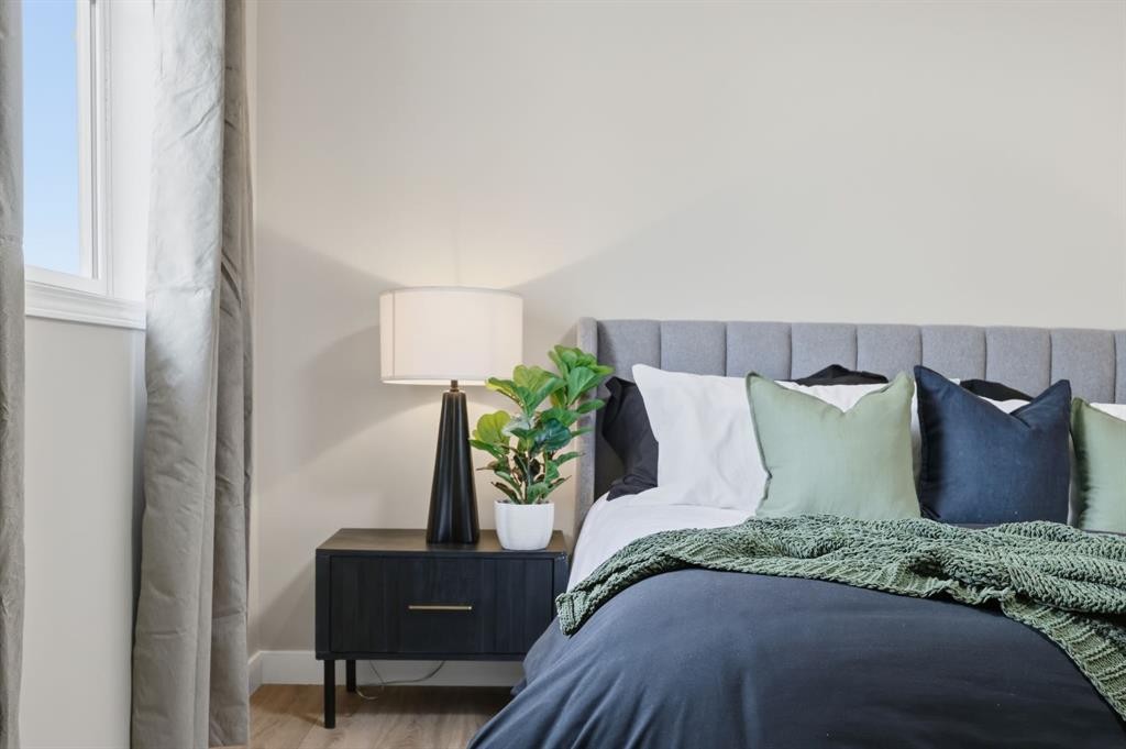 117 Panatella Park Nw, Calgary, AB - Indoor Photo Showing Bedroom