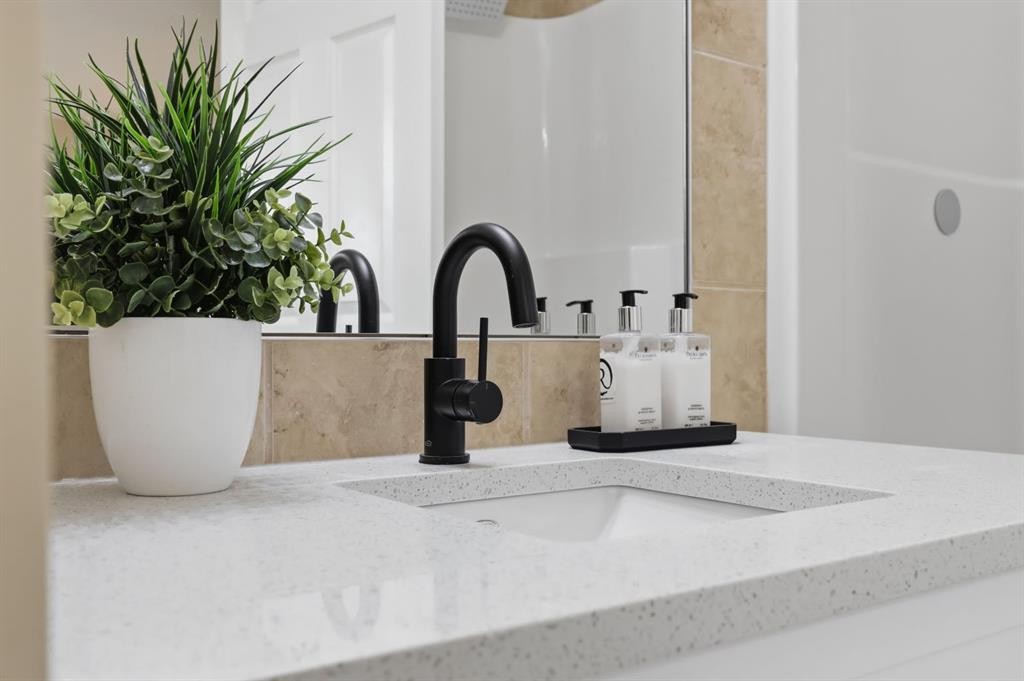 117 Panatella Park Nw, Calgary, AB - Indoor Photo Showing Bathroom