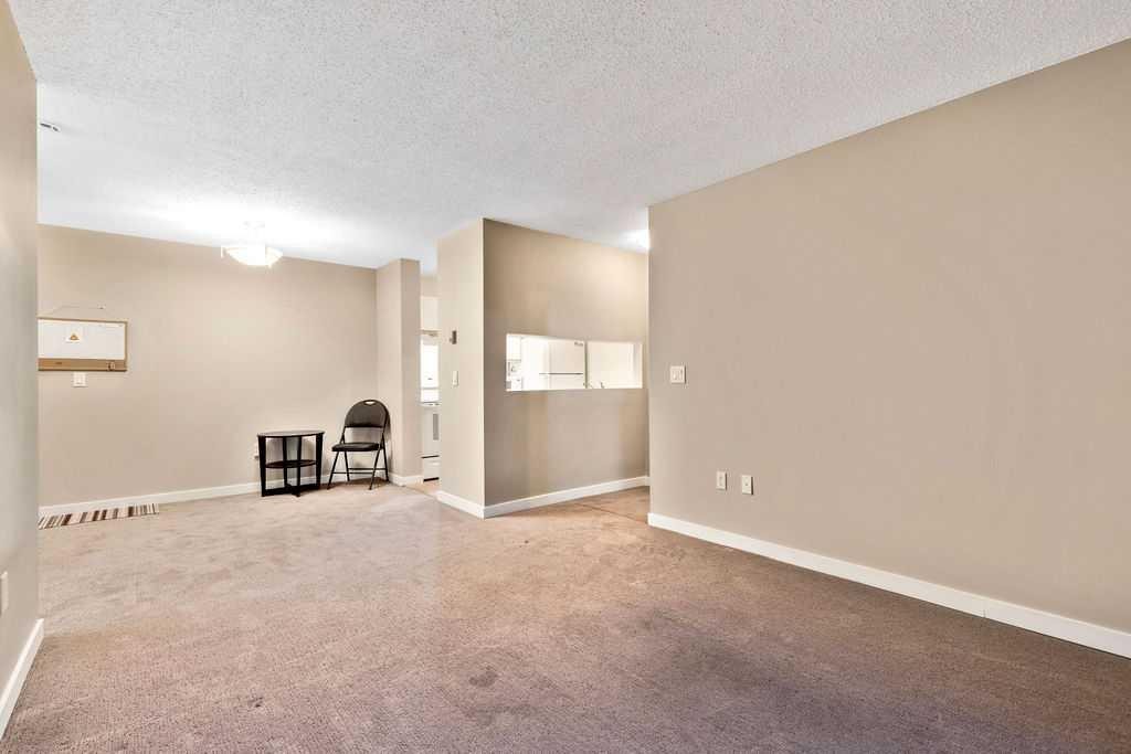113-10 Dover Point Se, Calgary, AB - Indoor Photo Showing Other Room