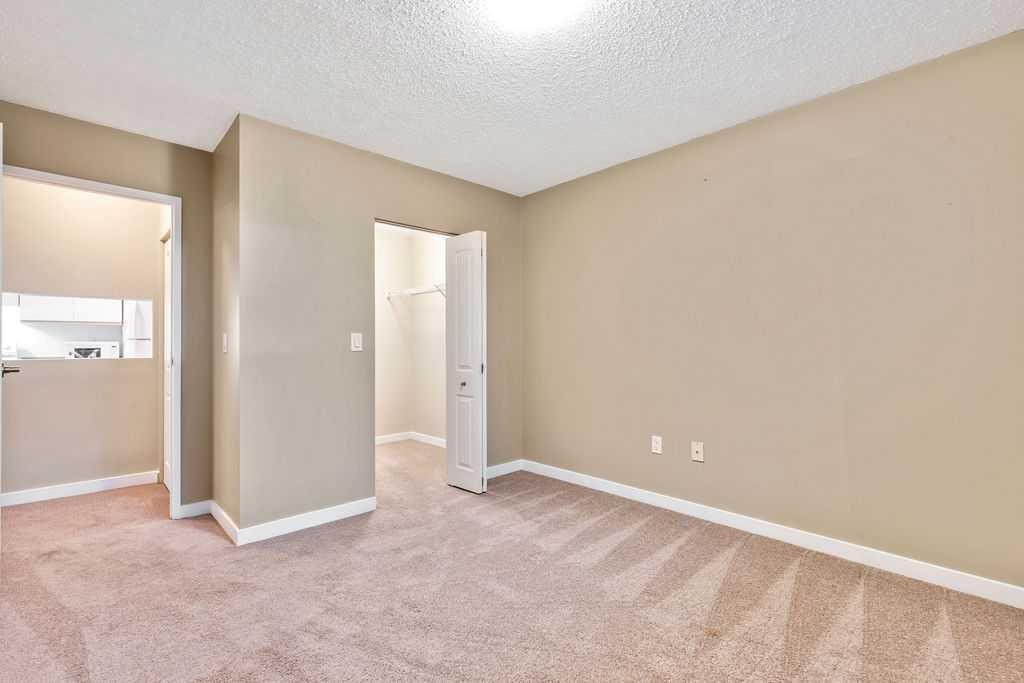 113-10 Dover Point Se, Calgary, AB - Indoor Photo Showing Other Room