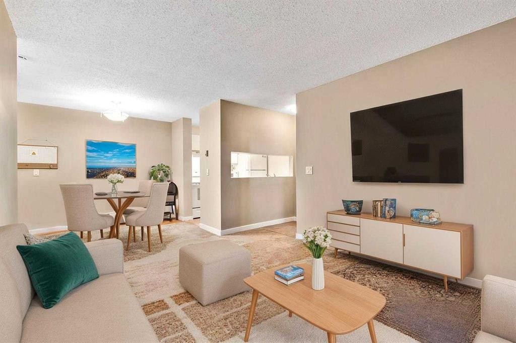 113-10 Dover Point Se, Calgary, AB - Indoor Photo Showing Living Room