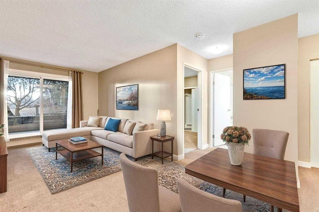 113-10 Dover Point Se, Calgary, AB - Indoor Photo Showing Living Room