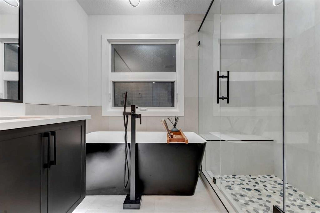 9419 Academy Drive Se, Calgary, AB - Indoor Photo Showing Bathroom