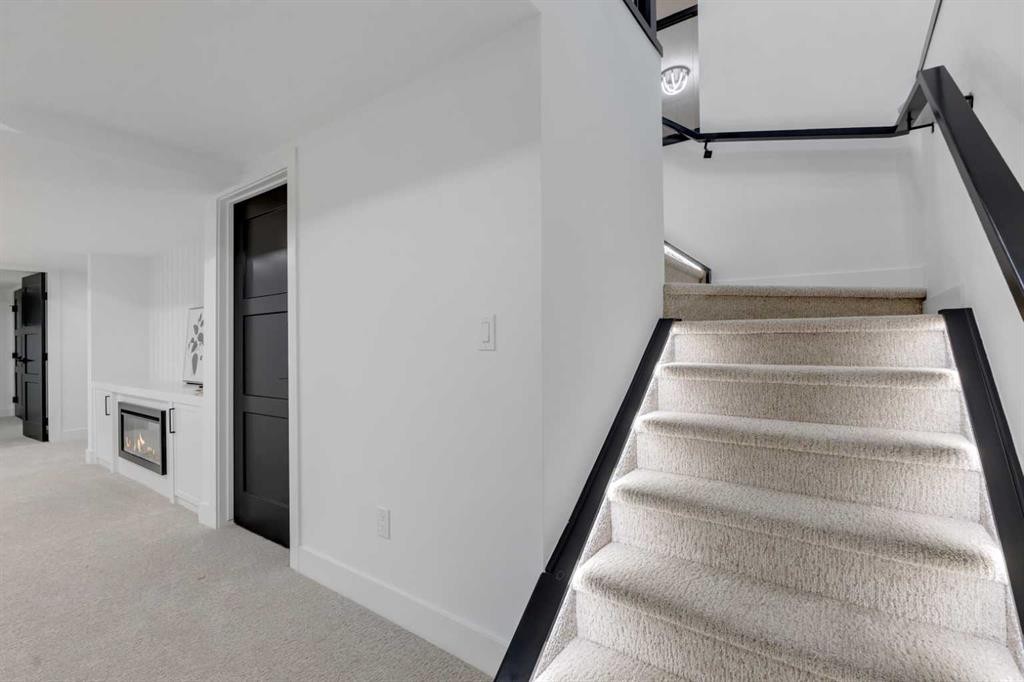 9419 Academy Drive Se, Calgary, AB - Indoor Photo Showing Other Room