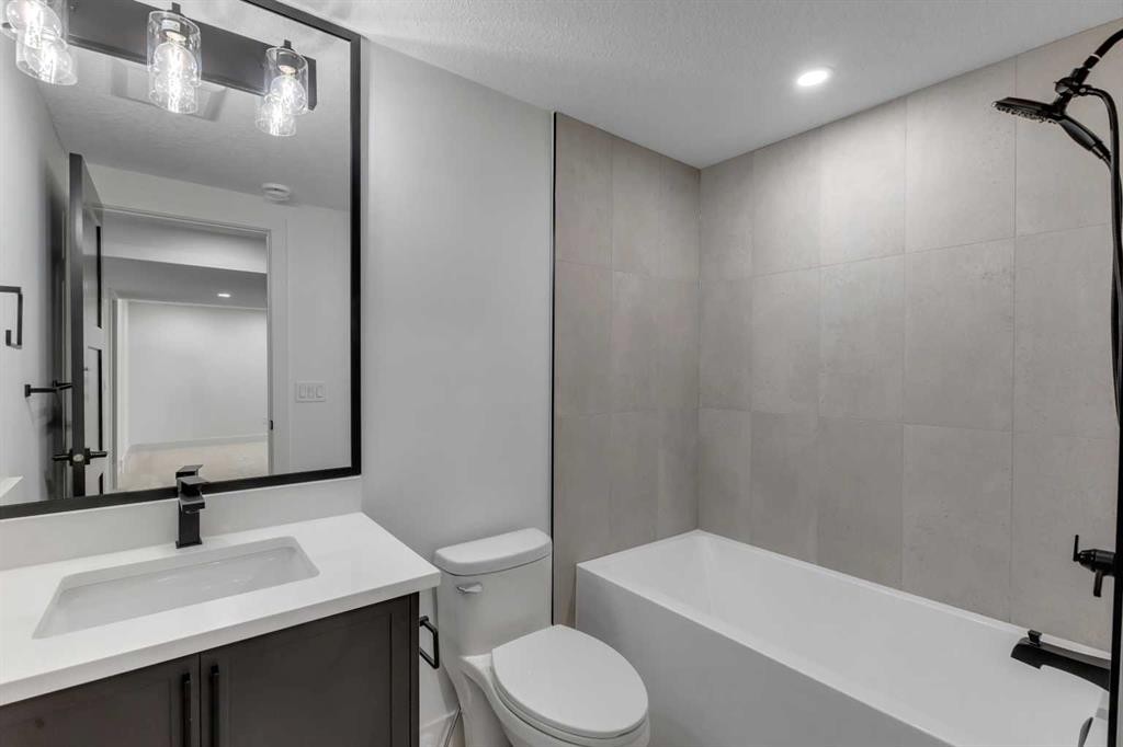 9419 Academy Drive Se, Calgary, AB - Indoor Photo Showing Bathroom