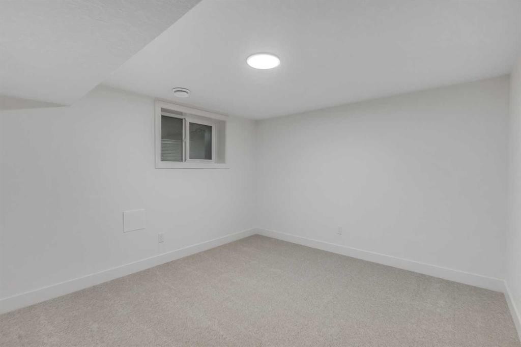 9419 Academy Drive Se, Calgary, AB - Indoor Photo Showing Other Room