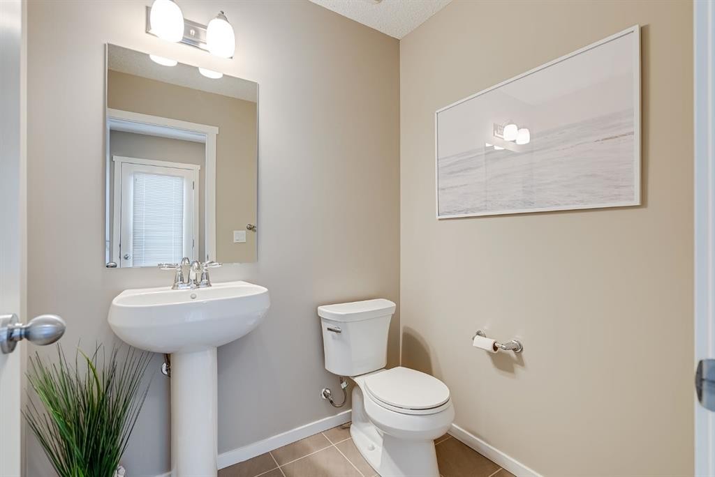 121 Marine Drive Se, Calgary, AB - Indoor Photo Showing Bathroom