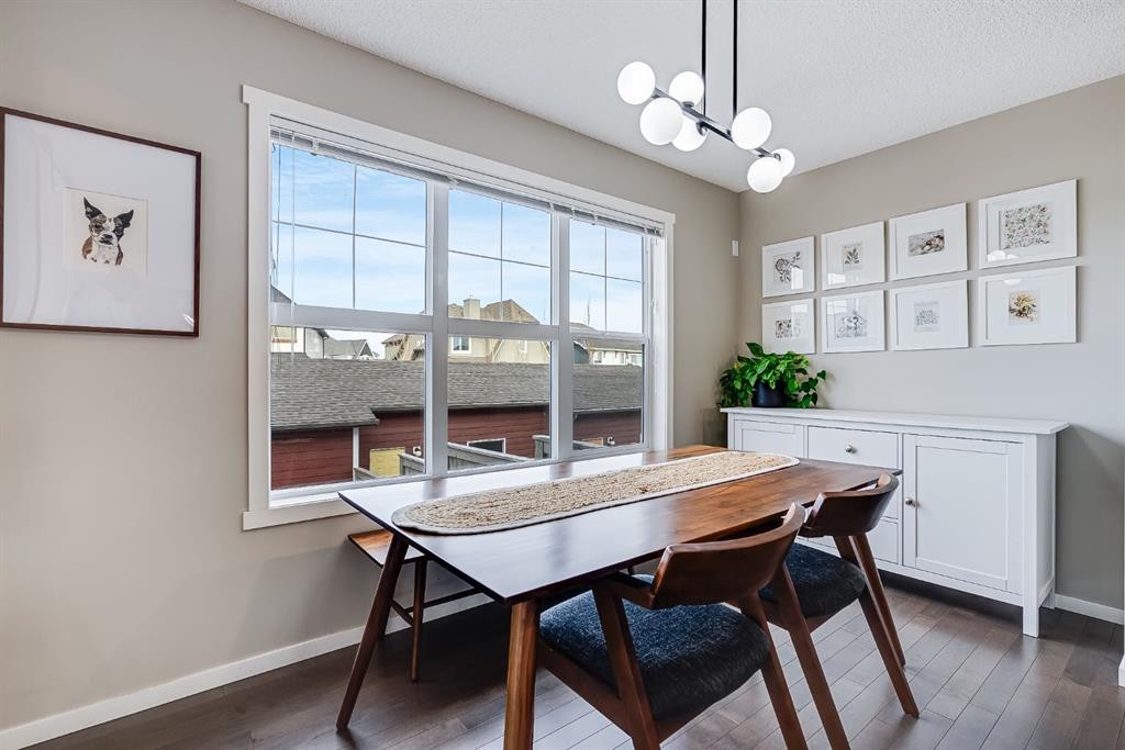 121 Marine Drive Se, Calgary, AB - Indoor Photo Showing Dining Room