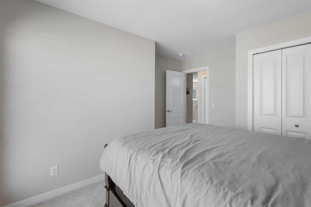 33 Walcrest Way Se, Calgary, AB