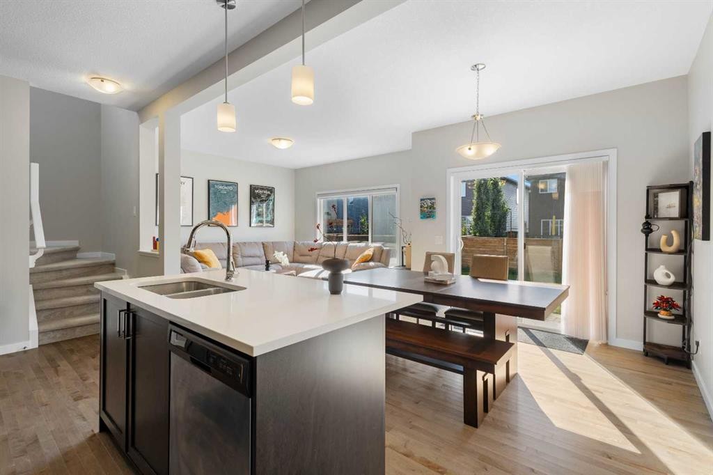 33 Walcrest Way Se, Calgary, AB