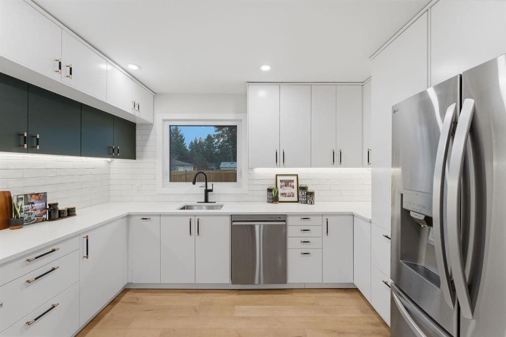 11039 Brae Road Sw, Calgary, AB - Indoor Photo Showing Kitchen With Upgraded Kitchen