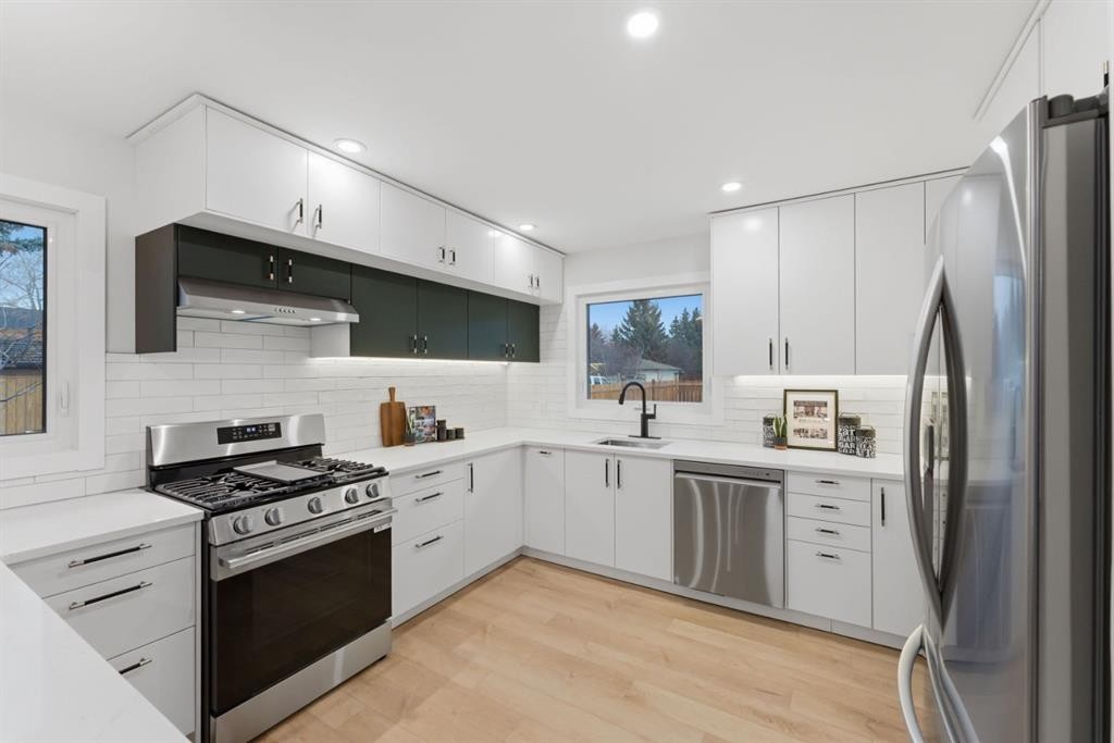 11039 Brae Road Sw, Calgary, AB - Indoor Photo Showing Kitchen With Upgraded Kitchen