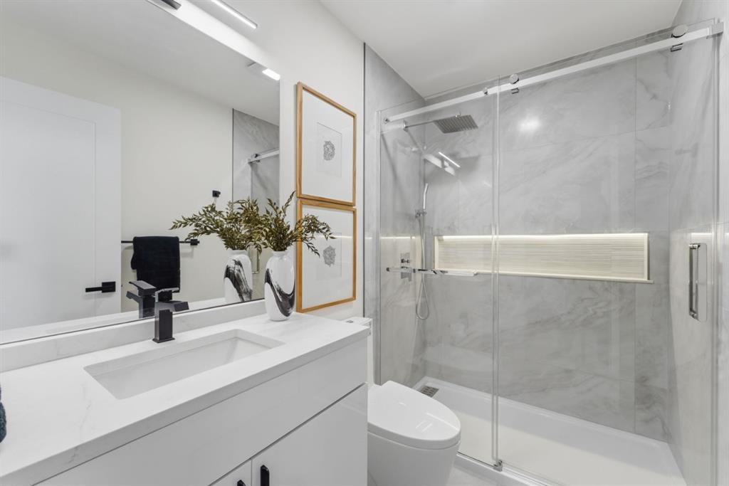 11039 Brae Road Sw, Calgary, AB - Indoor Photo Showing Bathroom