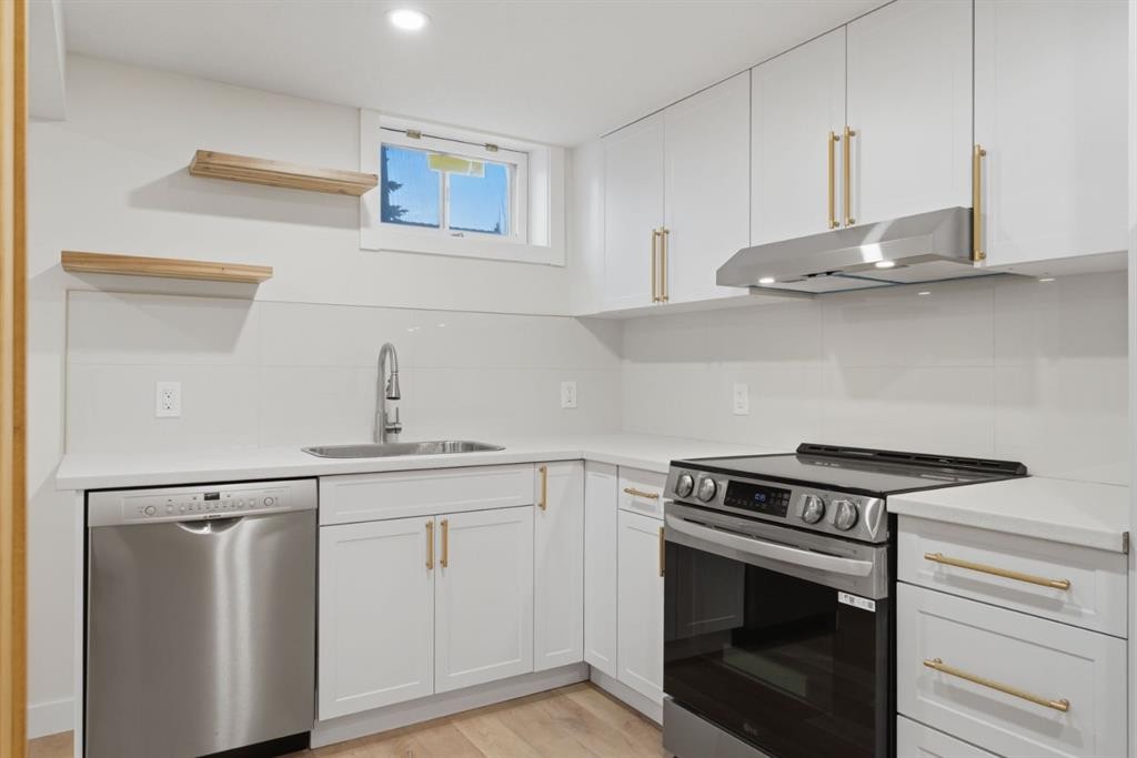 11039 Brae Road Sw, Calgary, AB - Indoor Photo Showing Kitchen With Upgraded Kitchen