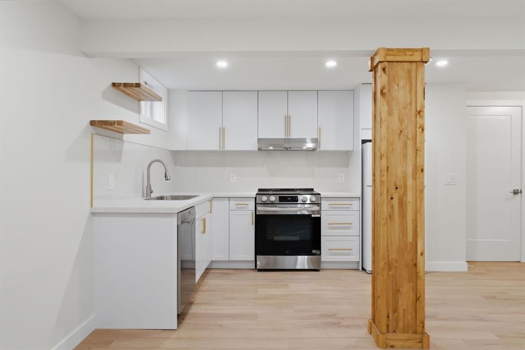 11039 Brae Road Sw, Calgary, AB - Indoor Photo Showing Kitchen