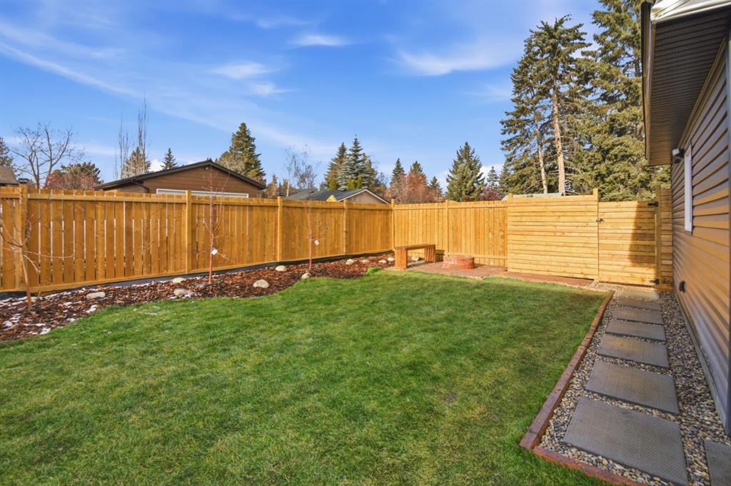 11039 Brae Road Sw, Calgary, AB - Outdoor