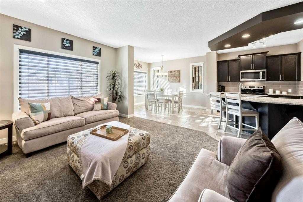 285 Evanspark Gardens Nw, Calgary, AB - Indoor Photo Showing Living Room