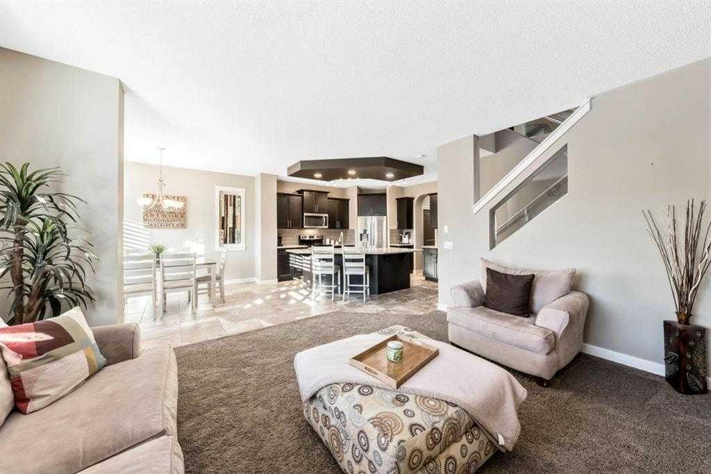 285 Evanspark Gardens Nw, Calgary, AB - Indoor Photo Showing Living Room