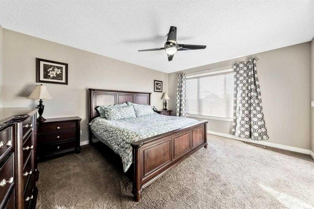 285 Evanspark Gardens Nw, Calgary, AB - Indoor Photo Showing Bedroom