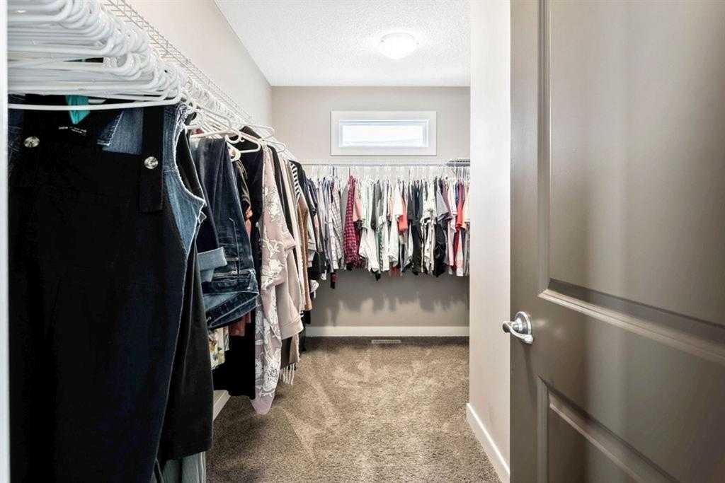 285 Evanspark Gardens Nw, Calgary, AB - Indoor With Storage