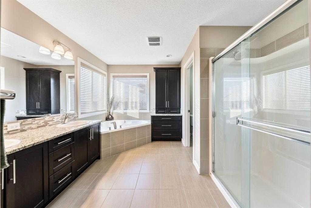 285 Evanspark Gardens Nw, Calgary, AB - Indoor Photo Showing Bathroom