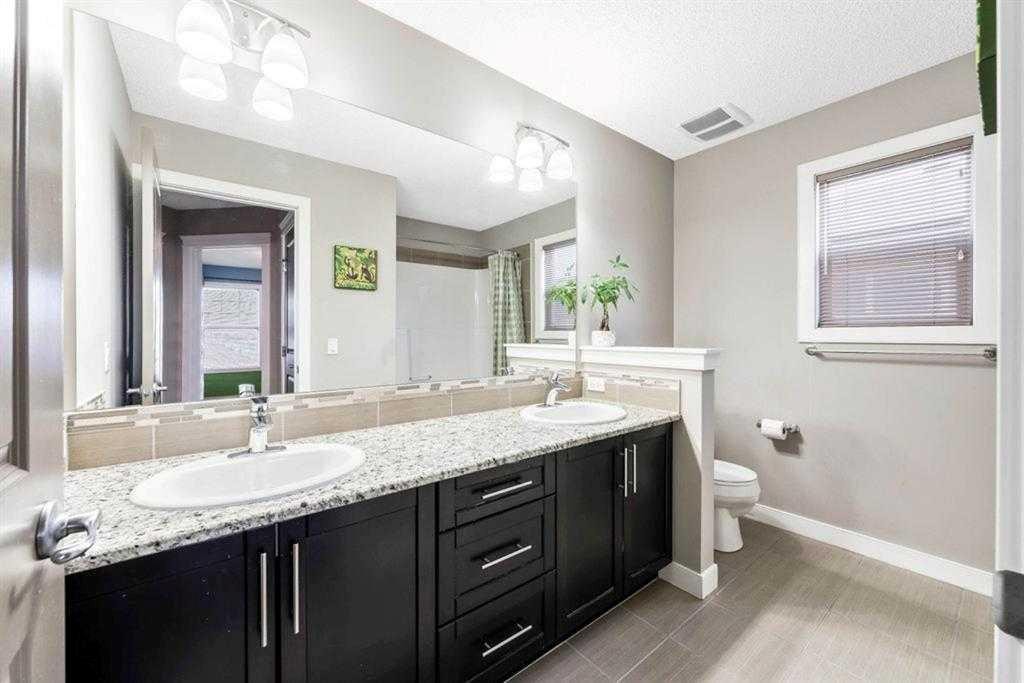 285 Evanspark Gardens Nw, Calgary, AB - Indoor Photo Showing Bathroom