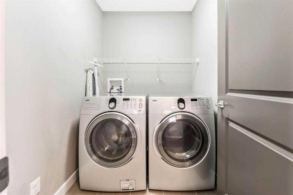 285 Evanspark Gardens Nw, Calgary, AB - Indoor Photo Showing Laundry Room