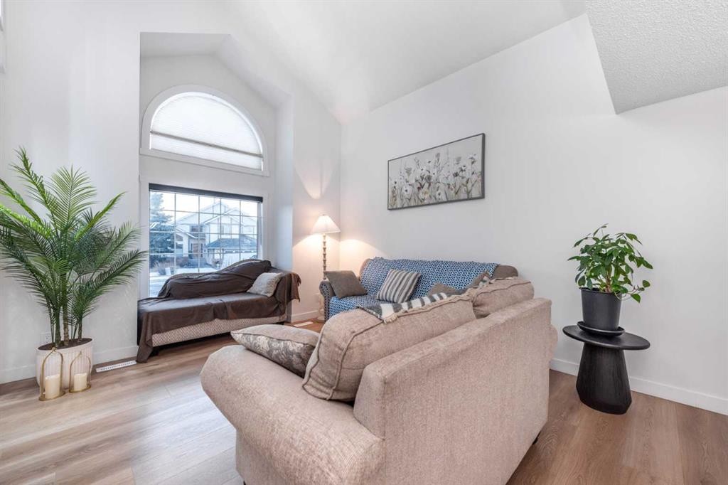 133 Woodbrook Road Sw, Calgary, AB - Indoor Photo Showing Living Room