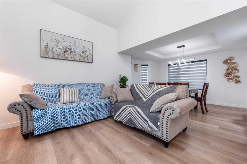 133 Woodbrook Road Sw, Calgary, AB - Indoor Photo Showing Other Room