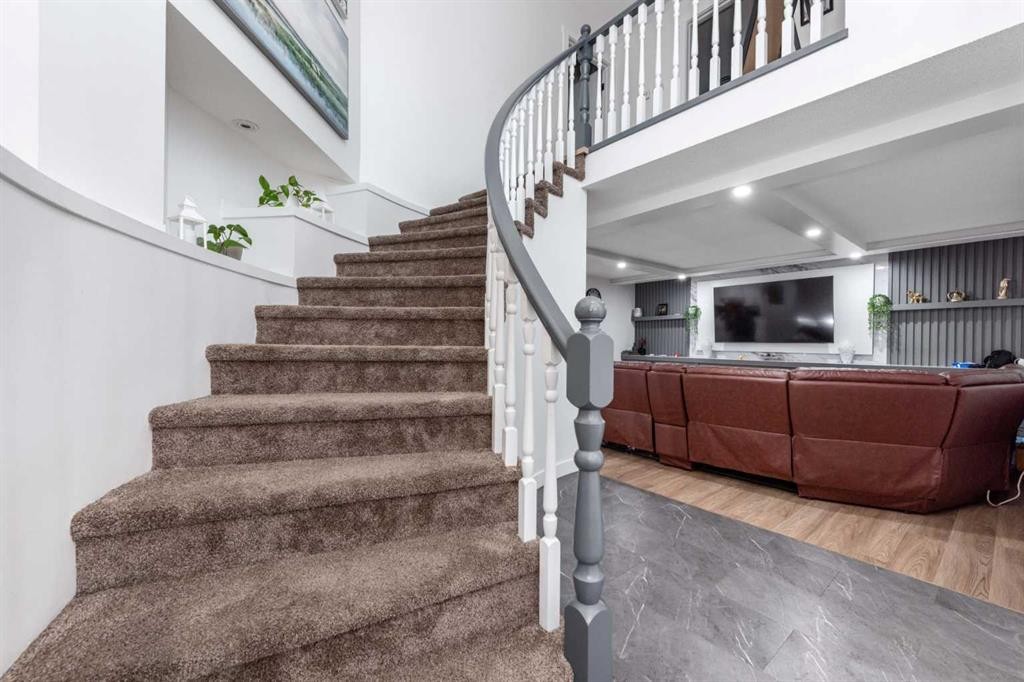 133 Woodbrook Road Sw, Calgary, AB - Indoor Photo Showing Other Room