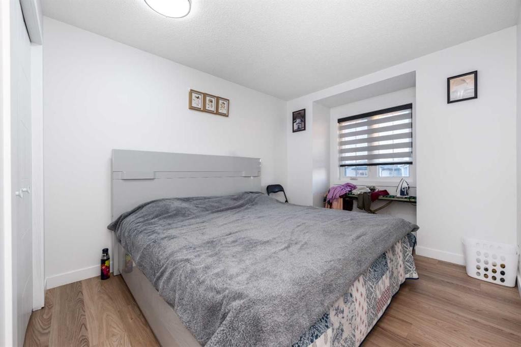 133 Woodbrook Road Sw, Calgary, AB - Indoor Photo Showing Bedroom