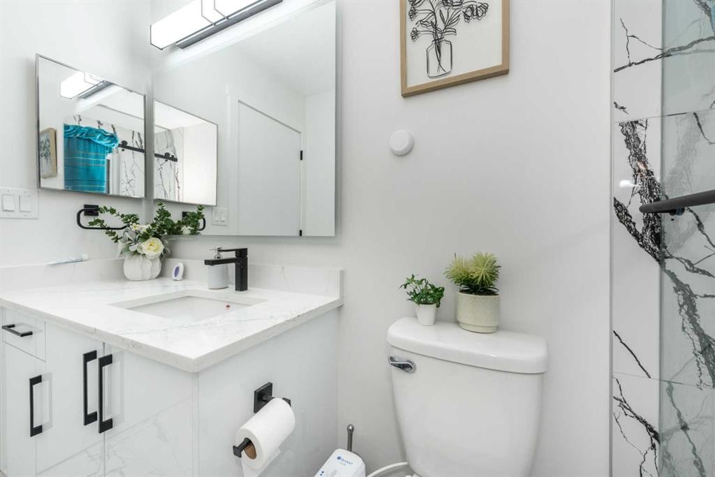 133 Woodbrook Road Sw, Calgary, AB - Indoor Photo Showing Bathroom