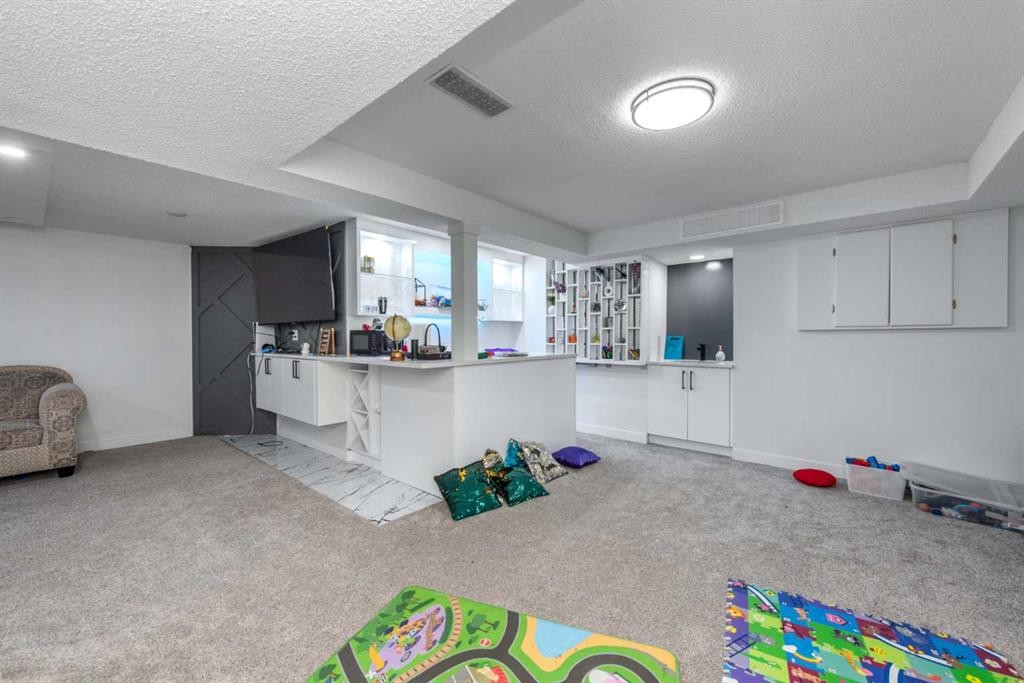 133 Woodbrook Road Sw, Calgary, AB - Indoor