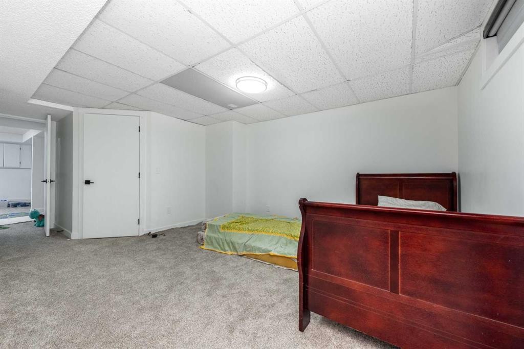 133 Woodbrook Road Sw, Calgary, AB - Indoor