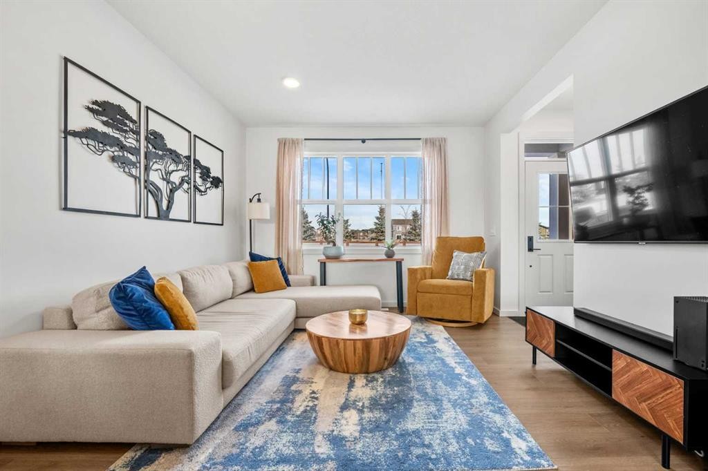 161 Lavender Manor Se, Calgary, AB - Indoor Photo Showing Living Room