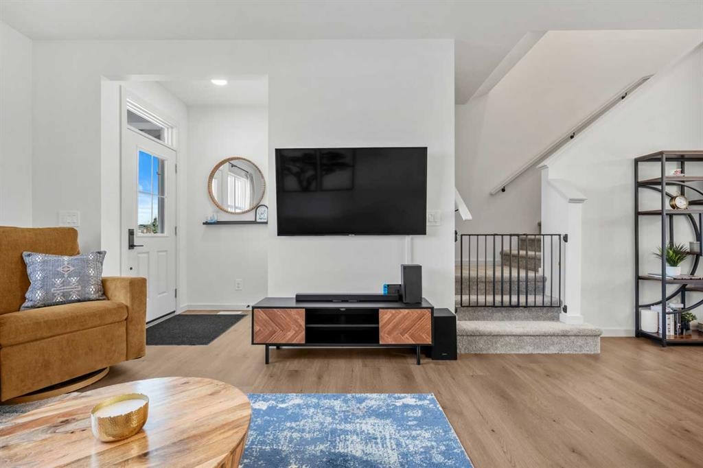 161 Lavender Manor Se, Calgary, AB - Indoor Photo Showing Living Room